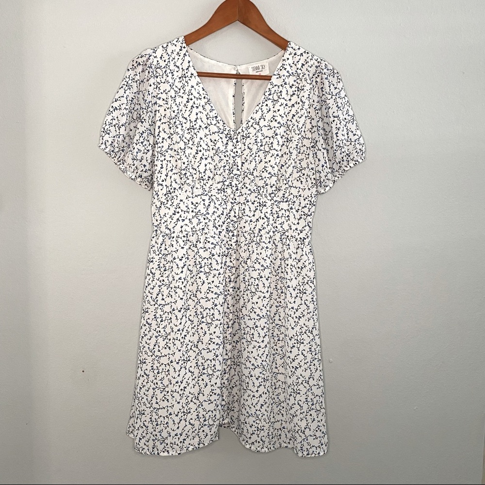 Charming Sienna Sky White & Blue Ditsy Floral Short Dress